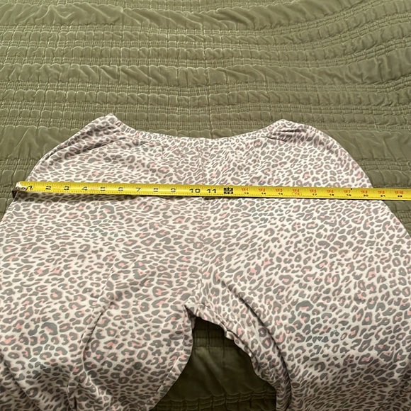 Karen Neuberger Animal Print Pajama Set Medium in Like New Condition - Picture 14 of 14